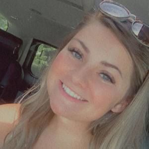 Meet your Posher, Larissa